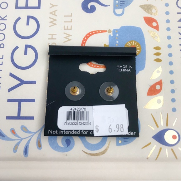 🌸2/$10 SALE🌸 NWT Gold Tone Ice Cream Earrings - Picture 2 of 2